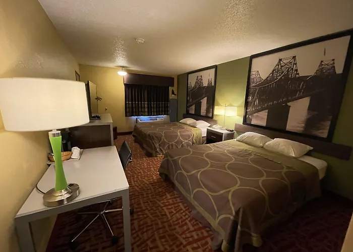 Super 8 By Wyndham Van Buren/Ft. Smith Area